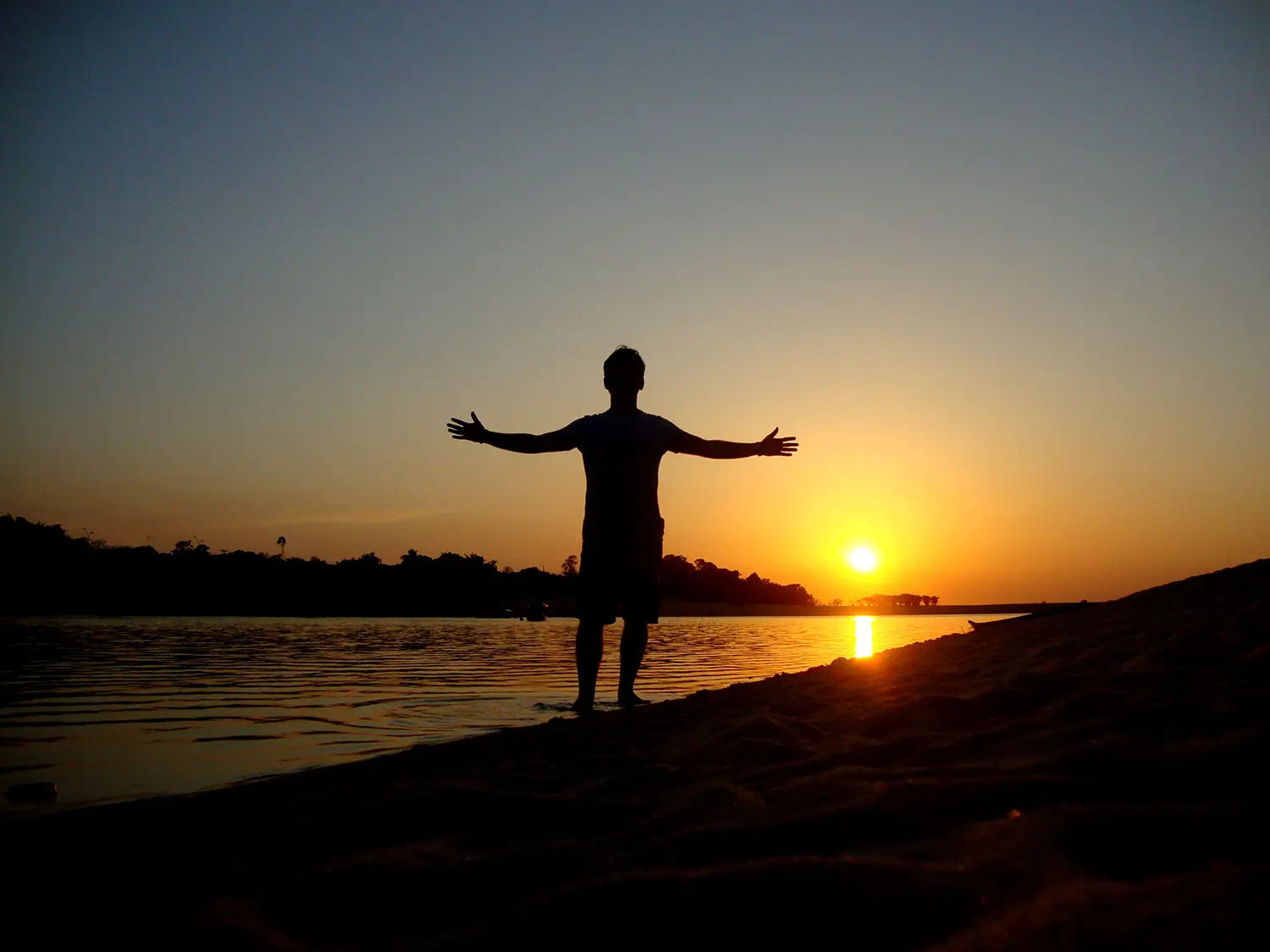 Morning sunrise with a confident man, symbolising healthy testosterone levels.